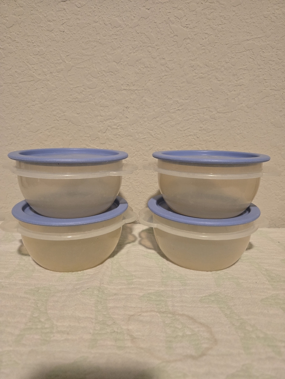 Vintage Tupperware One Touch Bowls #2515A 16 Ounces Set Of 4.